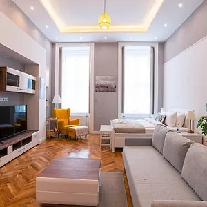 joy-budapest.inbudapesthotels.com/